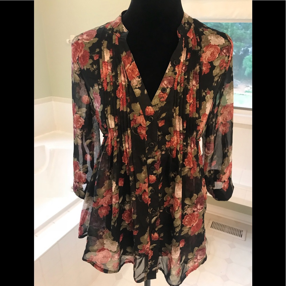 NWT Vici floral blouse
